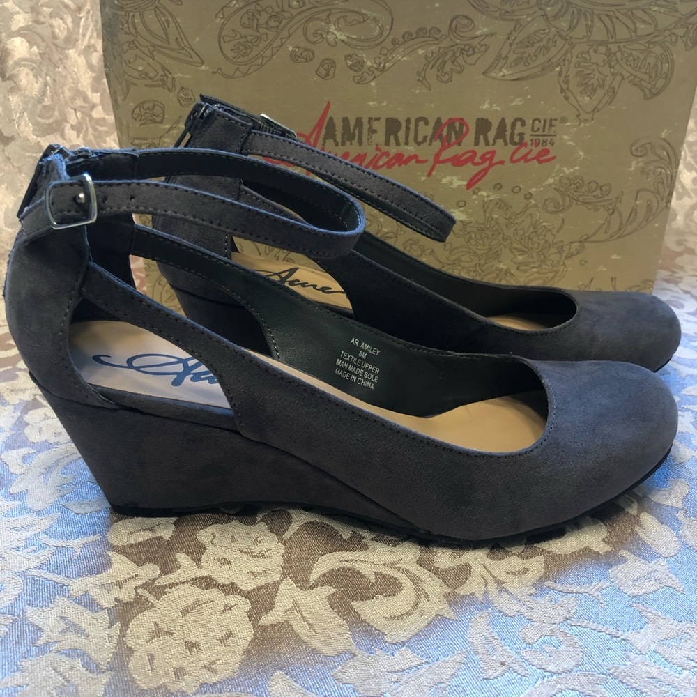 Heels - Picture 2 of 3